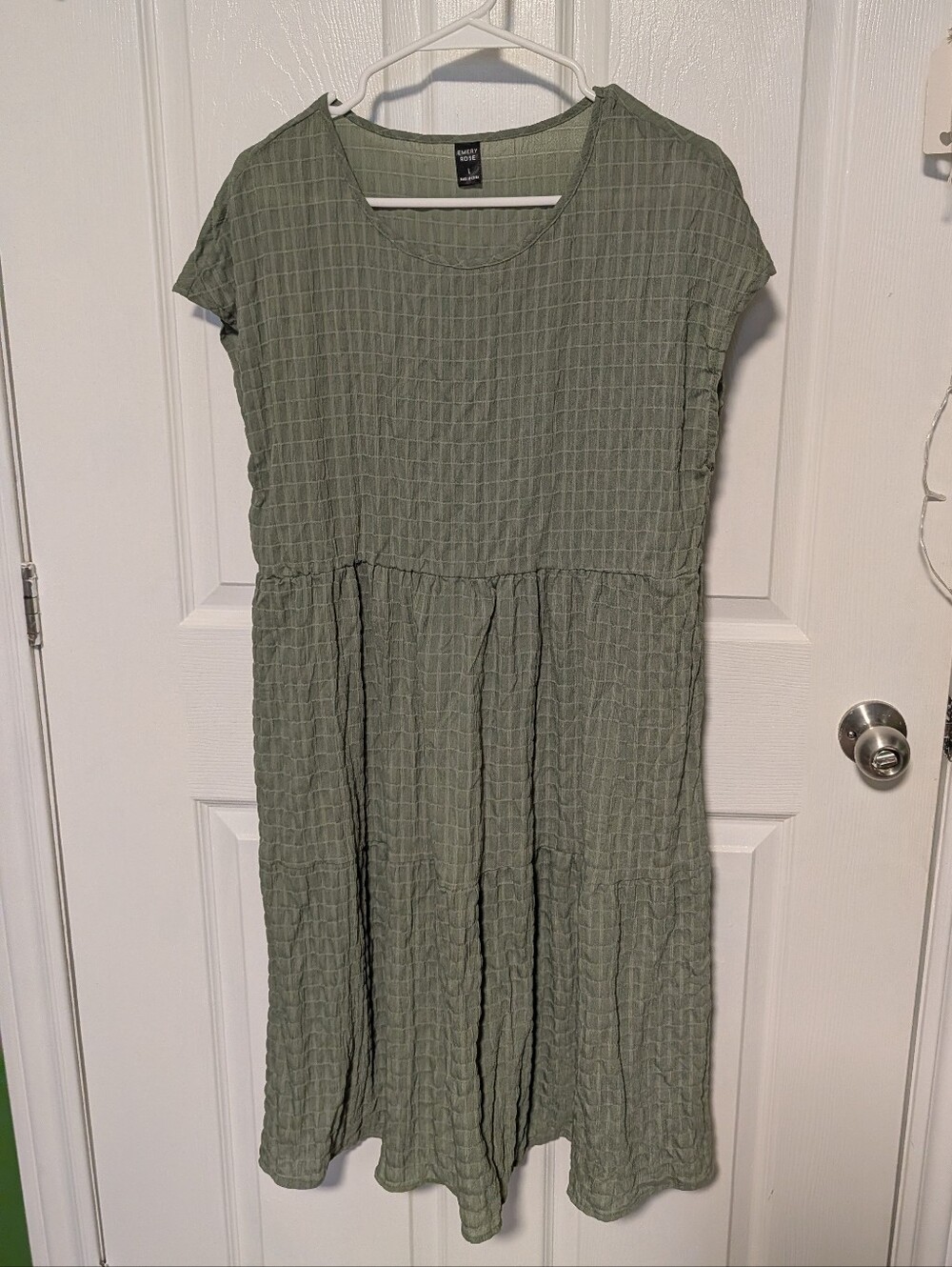 Ladies Sage Green Crinkle Midi Dress - Emery Rose